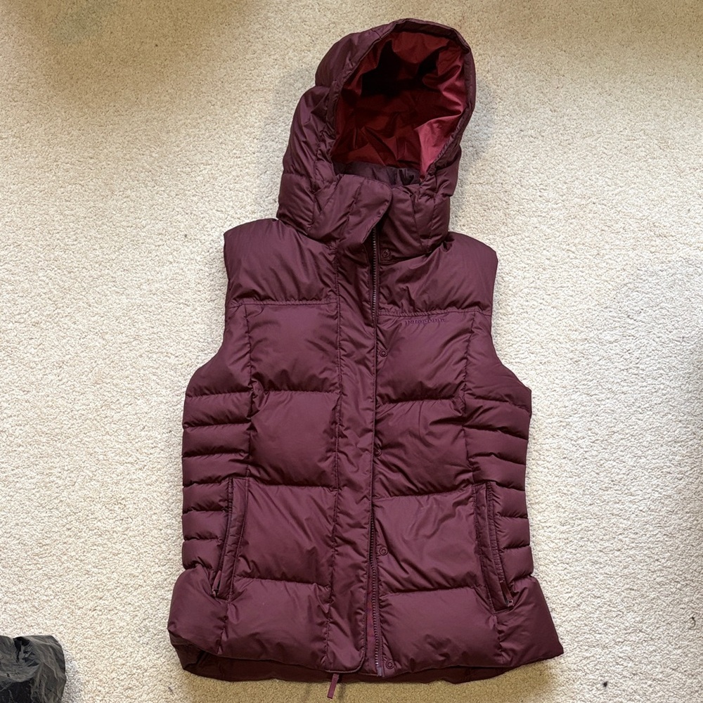 Patagonia Women's Down With It Vest medium maroon